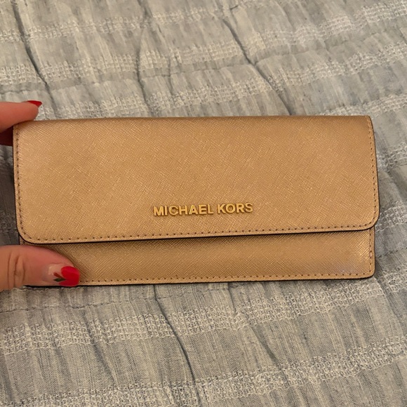 Michael Kors Rose Gold Wallet - Picture 1 of 5